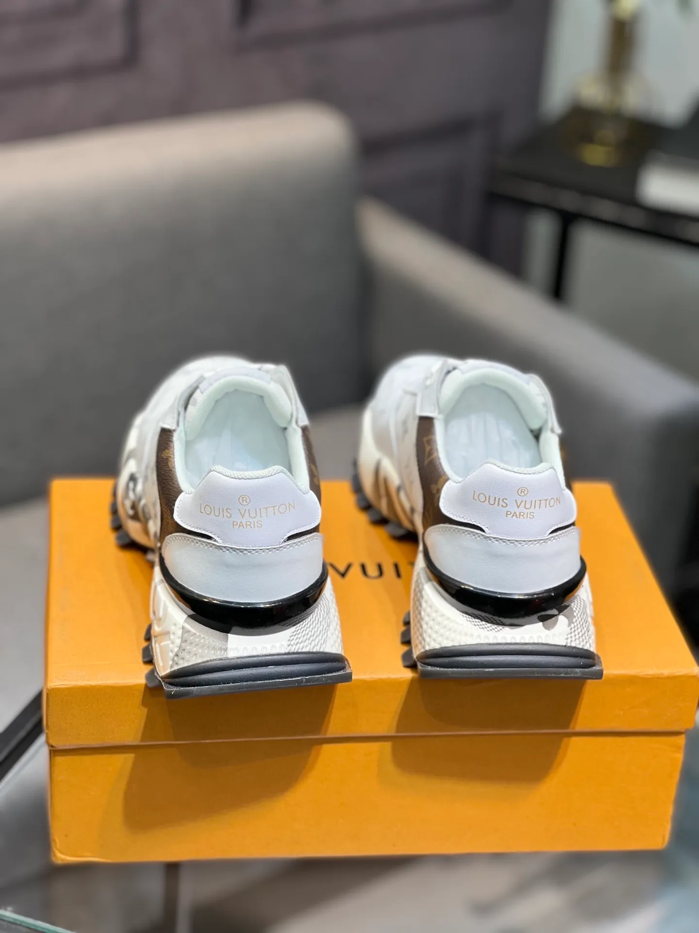 Men's shoes 💰440 [Lv] The latest casual men's shoes, high-quality workmanship, uppers made of cowhide, genuine leather insoles, fashionable rubber outsole, casual and fashionable, high-end quality, code number: 38-44. 45 can be customized and cannot be returned!